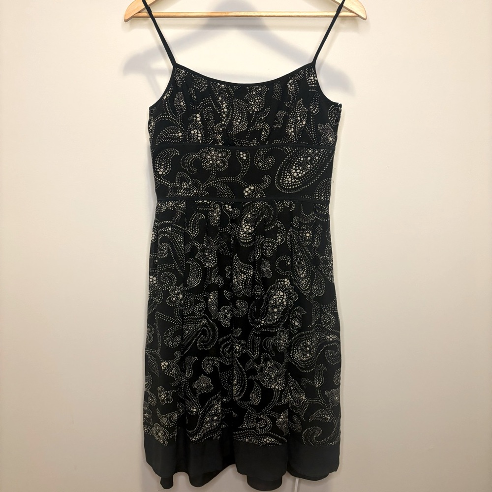 Ann Taylor Size 4. Black & Cream Paisley Print spaghetti strap dress.